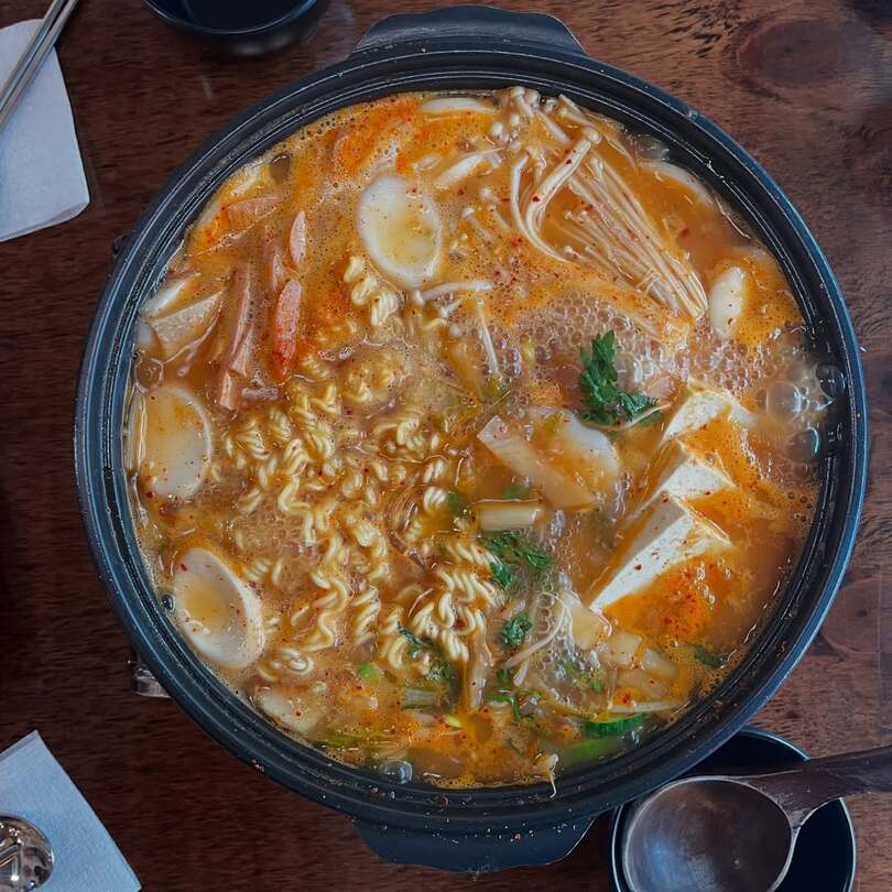 Budaejjigae vegano en Vegan Kitchen: una joya en Myeongdong