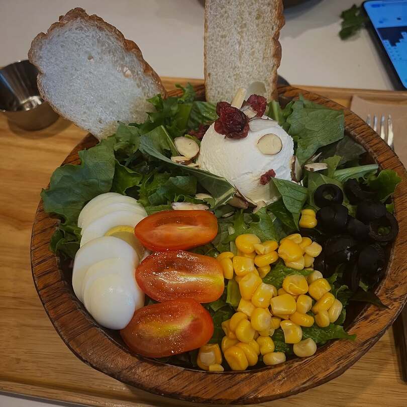 Ensaladas frescas y personalizables en Sinseon Siktak